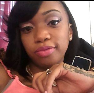 Meet your Posher, Desiree